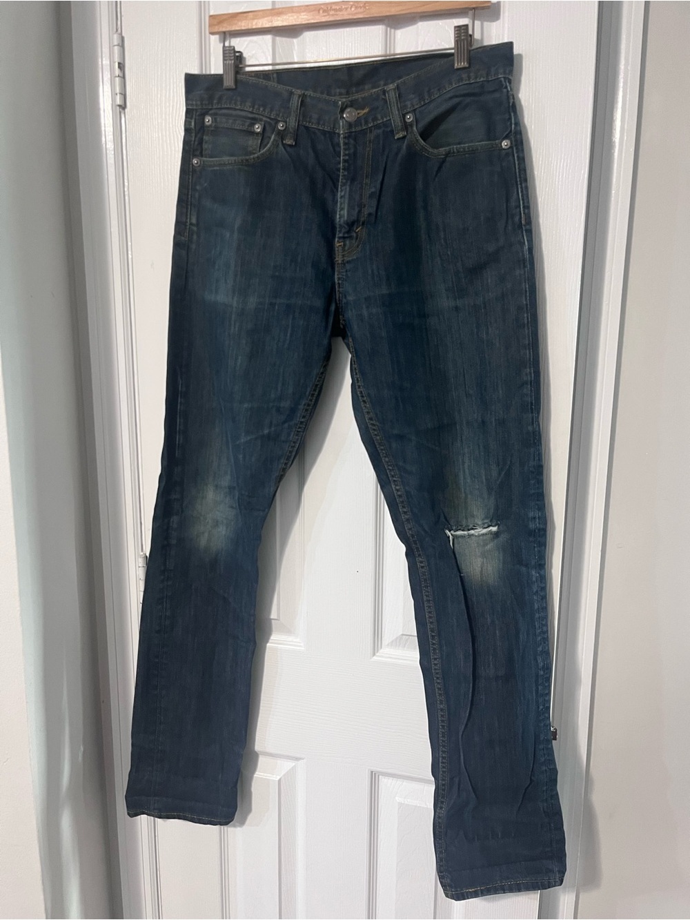 Levi’s 508 32x34 blue distressed men’s zip button